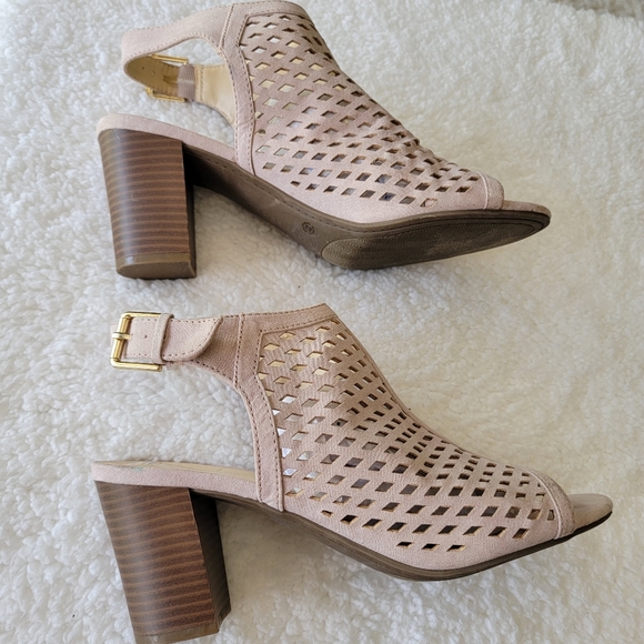 Liz Claiborne Cream Koala Peep Toe Heeled Sandal - Picture 4 of 11